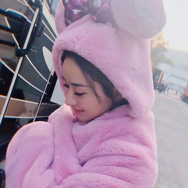 资讯早知道@红人馆 | 赵丽颖的头只有你的口罩一半大