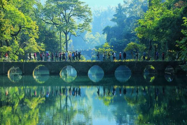 #约吗旅行#广州出发2小时到达，两天玩转荔波大小七孔，白领周末任性游攻略