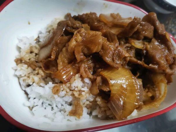 5分钟就能做好的肥牛饭，简单又好吃