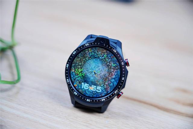 64G内存，双摄、支持独立通话、微信和，这是要取代手机吗