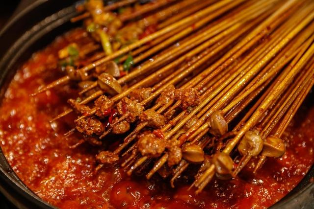 「约吗旅行」四川成都“最有特色”的美食，吃的人很开心，但做的人累得要死