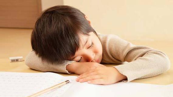 「超级宝妈」孩子的抑郁症都是父母逼出来的？如果出现这10个苗头，家长要注意
