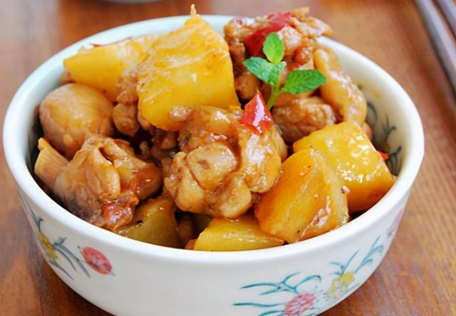 炖鸡块，怎么做才鲜香好吃？牢记“1泡2窍门”，鸡肉无腥，实用