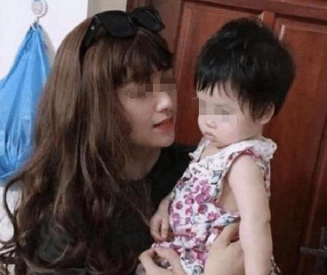 【你的育儿经】90后奶爸为博女儿一笑，将自己打扮成“妈妈”，亲妈看后自愧不如