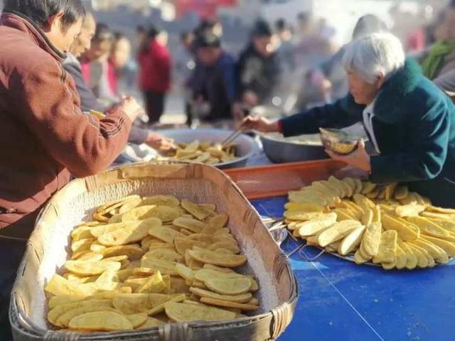 来自陕北的黄米年糕，吃出来的软糯儿，枣香浓郁！煎炸蒸皆可