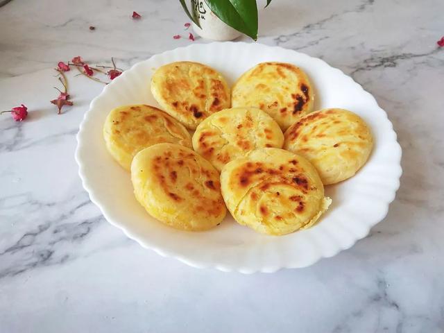 简易糖酥饼：酥到掉渣，老人小孩都爱吃