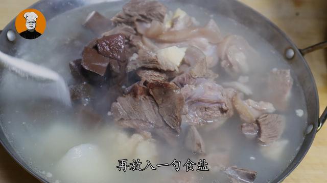 炖羊肉汤，切记不要直接炖，秘诀告诉你，羊肉汤浓肉香，不腥不膻