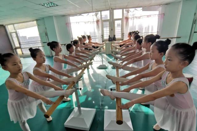 孩子4岁前不要接触这2种兴趣班，会影响身体发育，父母要了解