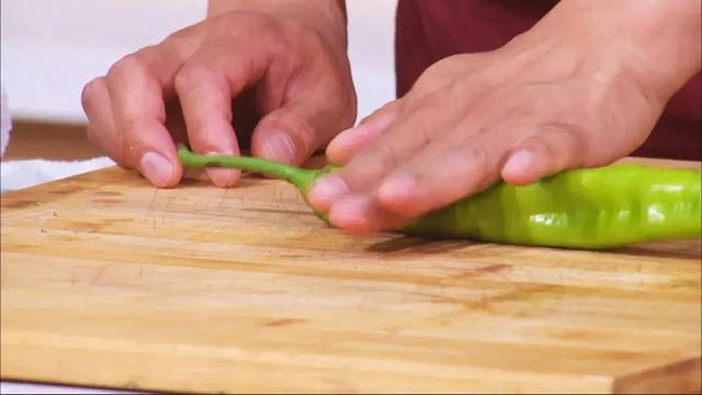 维生素|茄子、青椒的最佳吃法！少油又好吃，营养不流失！简单易做