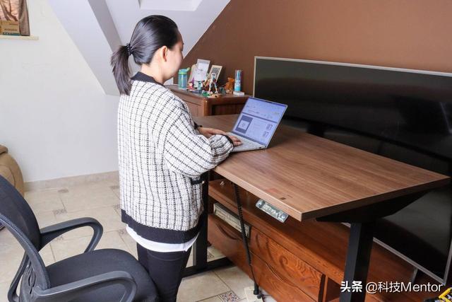 一张好桌子真的有那么重要么？网易严选电动升降桌给出了标准答案