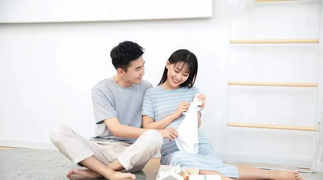你的育儿经|“大佬孕妈”火了！老公衣服一上身大佬气场立现，画面太美