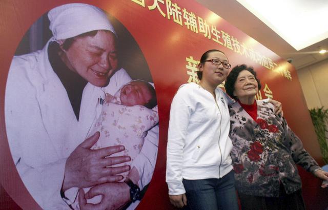 超级宝妈▲国内首例“试管婴儿”，曾遭人质疑，时隔32年她活成这样