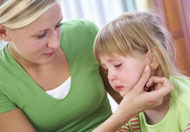 "妈，同桌老是摸我"，妈妈教科书式回答，让女儿远离恶爪