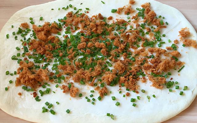 入冬后我常做它，肉松手撕面包，柔软拉丝，早餐吃的饱暖和精神足