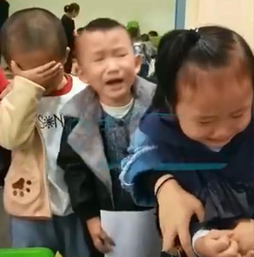 你的育儿经|幼儿园大型“采血”现场，全体萌娃哭成一片，看的人都乐了