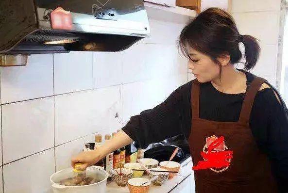 「超级宝妈」不会做饭的妈妈被吐槽，用好这几种“辅助物”，厨渣也能翻身了