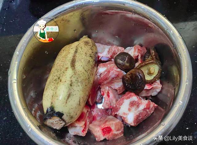 明日进入腊月，这肉记得要多吃，鲜香又营养，炖一锅上桌太鲜美了