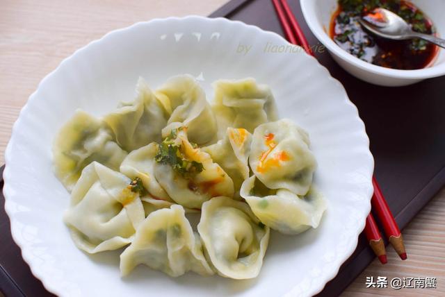 老妈做的素三鲜饺子，看着不起眼，隔几天不吃就会想