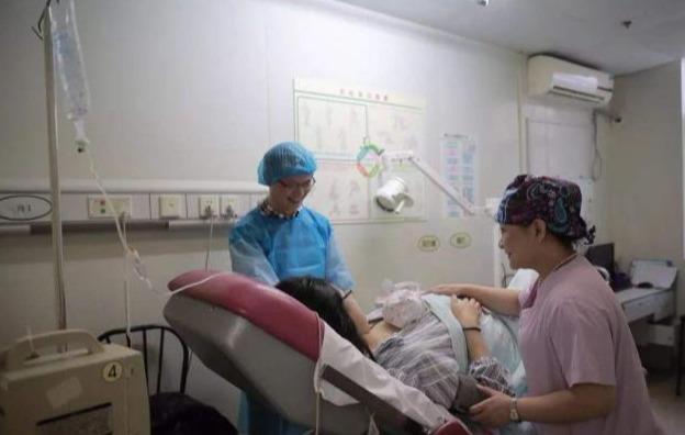【超级宝妈】为什么好多宝宝都是半夜生?白天生和晚上生有啥差别?真不是迷信
