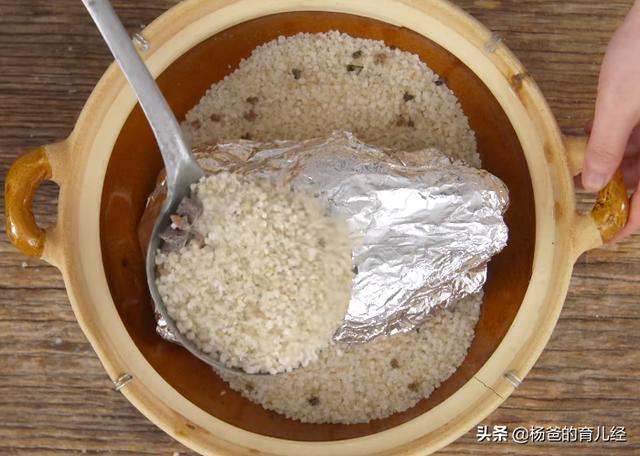 盐焗鸡这样做还是第一次见，软嫩营养，鲜香味美，家中孩子特爱吃