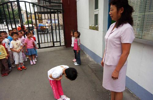 孩子的气质靠培养，父母做好这4点，塑造孩子绅士风度和淑女气质