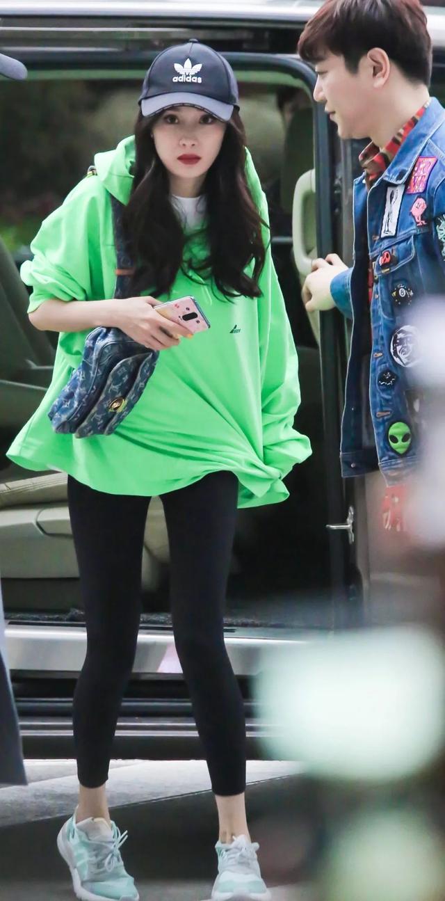 第五大道最火“健身裤”，连杨幂都在穿！巨显腿长巨显瘦