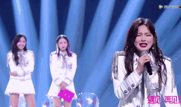 观察者网|火箭少女101解散，杨超越崩溃式告别乐坏网友