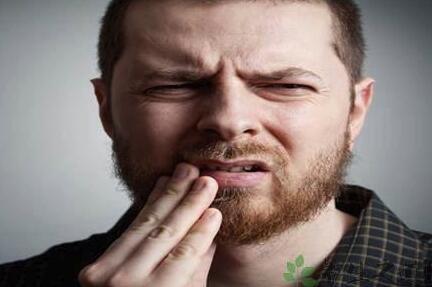 口腔溃疡|口腔溃疡不要轻视，长期反复发作真的会致癌