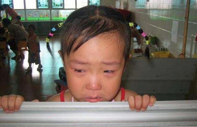 超级宝妈▲孩子出现这3个征兆，可能在学习被同学孤立了，家长要及时补救