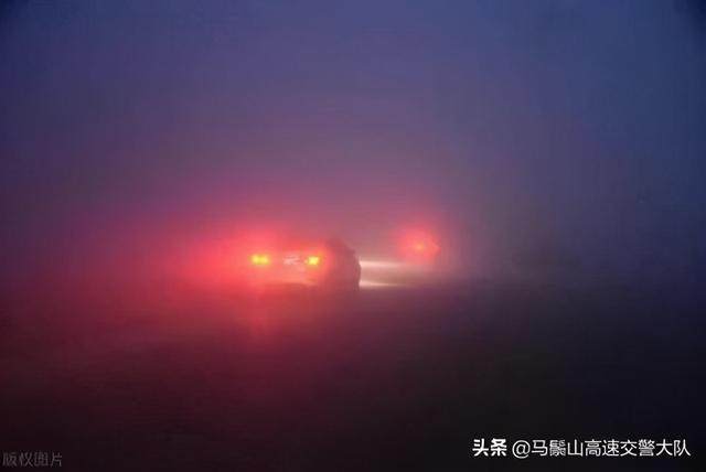 车灯怎么打才能让前后车知道你要超车、感谢和提醒？