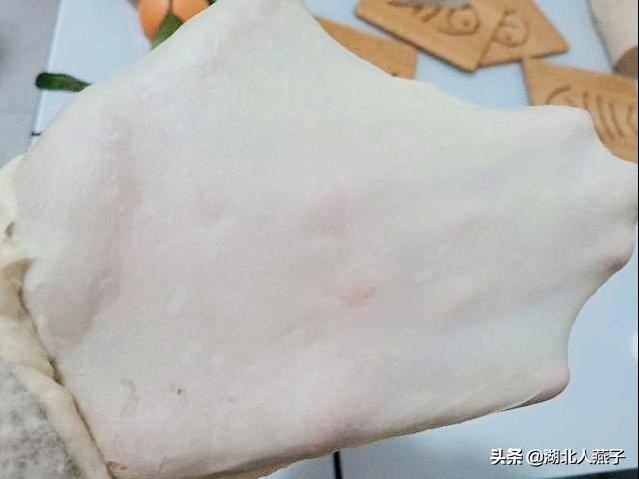 不用揉面，不用厨师机，面团自己变成手套膜，只需多这一步就行？