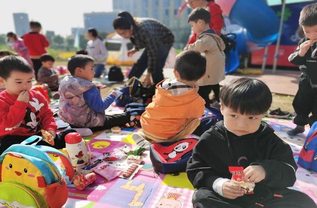 孩子|徒步走，去秋游！新城实验第二幼儿园开着“小火车”走进运河农园