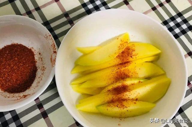 国内7种“尴尬”的小吃，本地人当“宝”，游客：不想再吃第二次