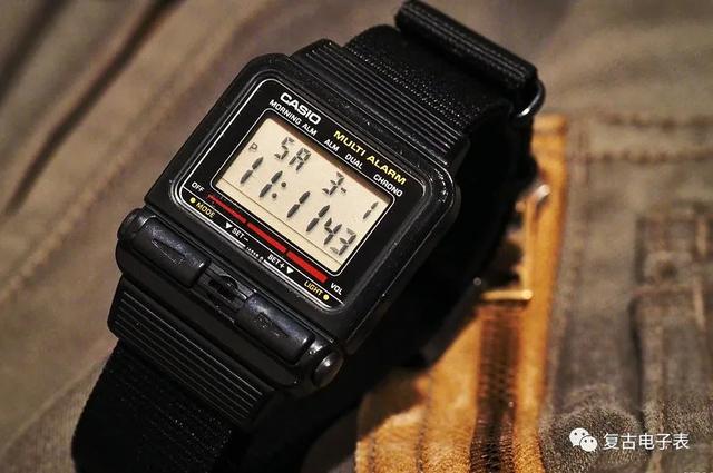 外置迷你喇叭的卡西欧手表——CASIO b80