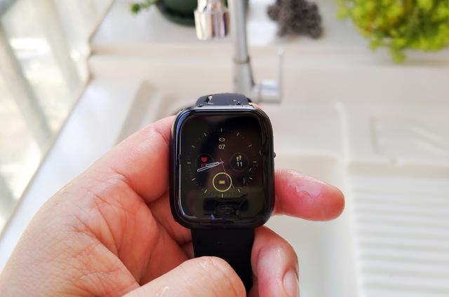 佩戴轻盈有范儿，omthing简悦智能手表高性价比之选