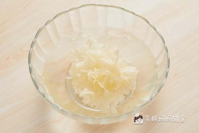 你的育儿经@别再逼娃喝水了！天暖了吃点它，补水又补维生素