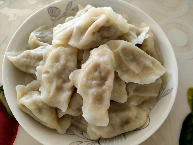 酸菜馅饺子这样调馅才好吃，味道正宗，酸香爽口，一次至少吃2盘