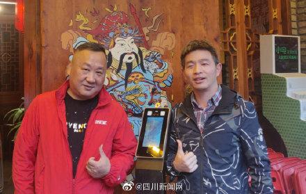 【光明网】成都的“识面测温机”帮火锅店复产 网友点赞