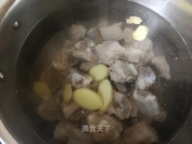 排骨汤这样做最好喝，汤鲜味美，清淡不油腻，冬日暖胃必备！