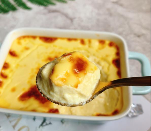 入口即化的奶香焦糖布丁，孩子的最爱，1勺接着1勺吃不停