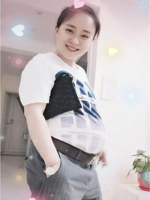 初夏薄凉|孕妇穿老公衣服瞬间化身“大佬”，网友：谈生意吗？几个亿的那种