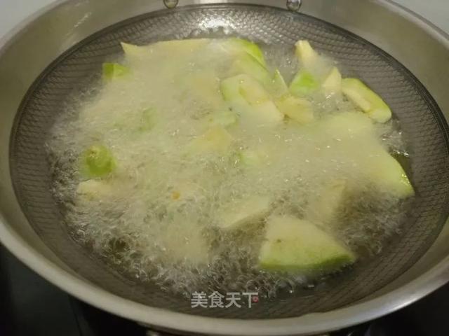 家常版地三鲜教程来了！茄子软糯，土豆粉面，蒜香浓郁超下饭