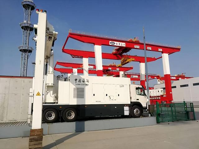 集装箱|智慧通关“零延时”洋山深水港单月集装箱吞吐量破记录