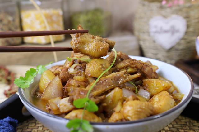 做鸡肉时，记住“2泡2多放”，鸡肉鲜香腥味小，土鸡肉鸡都管用