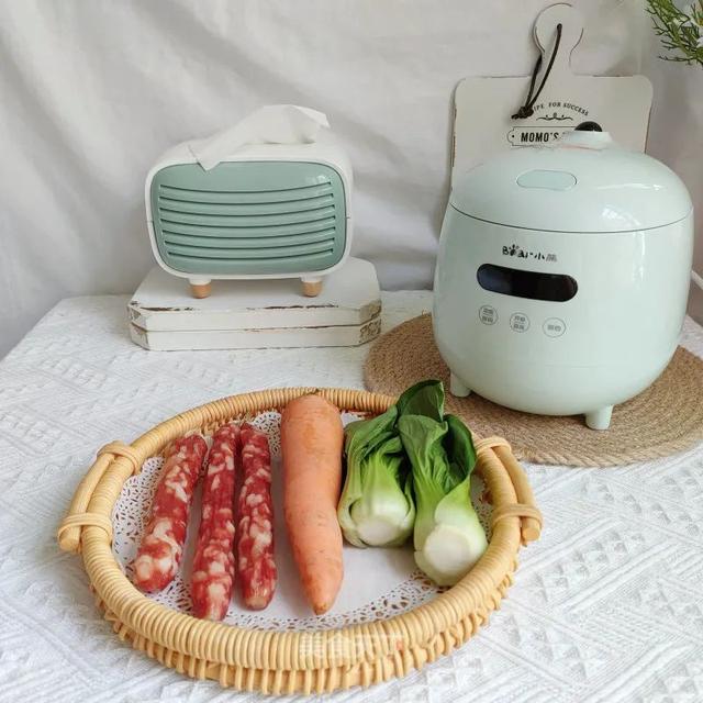 天冷了，自制一份香喷喷的煲仔饭！有菜有肉，越嚼越香