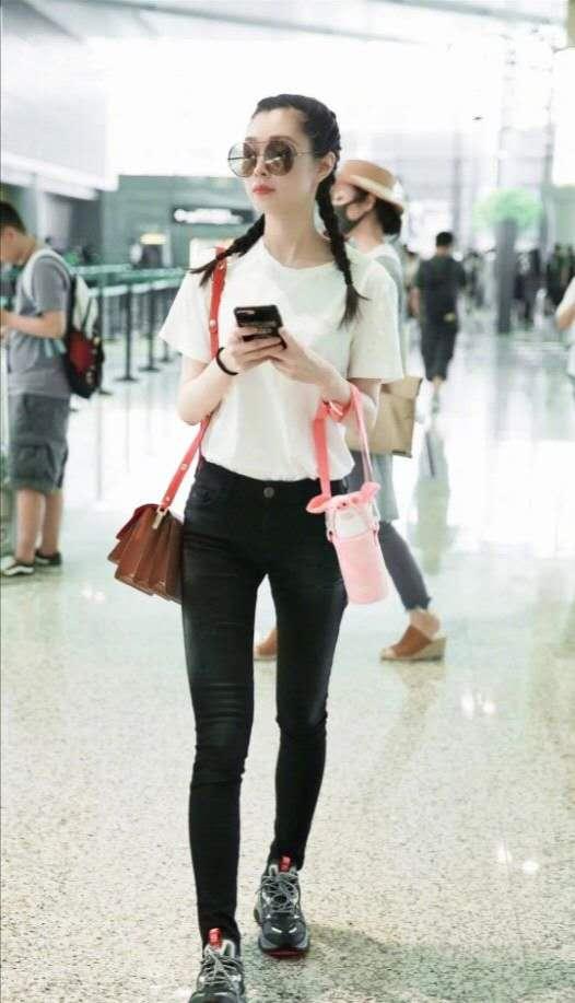 时尚迪科宋轶穿上旗袍美呆了，没想到她这么穿也不逊色