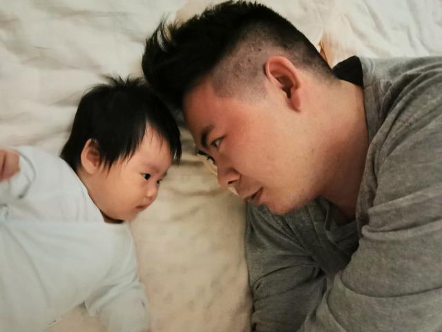 幸福相守|这届爸爸晒哄娃绝招，妈妈们群吐槽，弹幕亮了