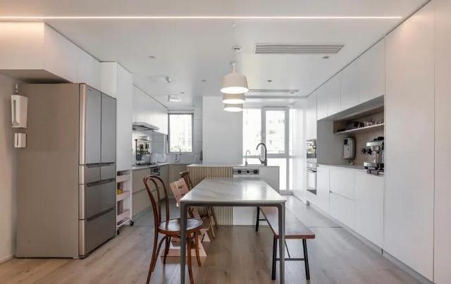 难怪“刷大白”又火了，学她家这样搭配，透着骨子里的高级感！