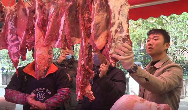 红烧羊肉、涮羊肉、火腿、桃胶、核桃粉……冬季滋补来黄浦就“购”了