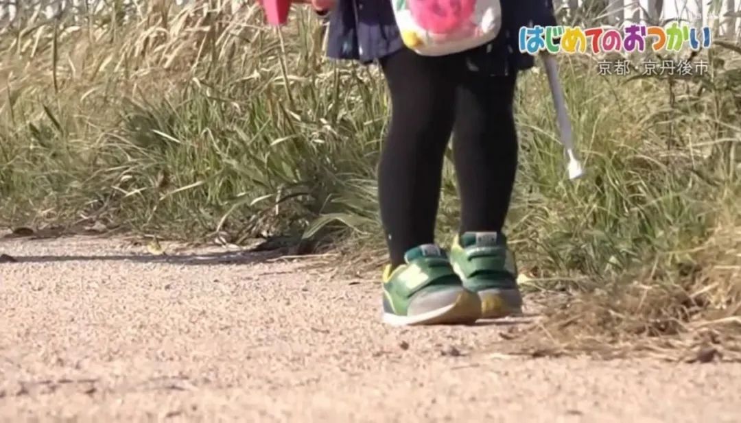 『栀蓝』三岁女孩独自出门采购 | 孩子，是在大人看不见的地方长大的